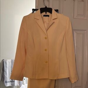 Yellow Tailored Pantsuit with Notched Lapel Collar 3 button down